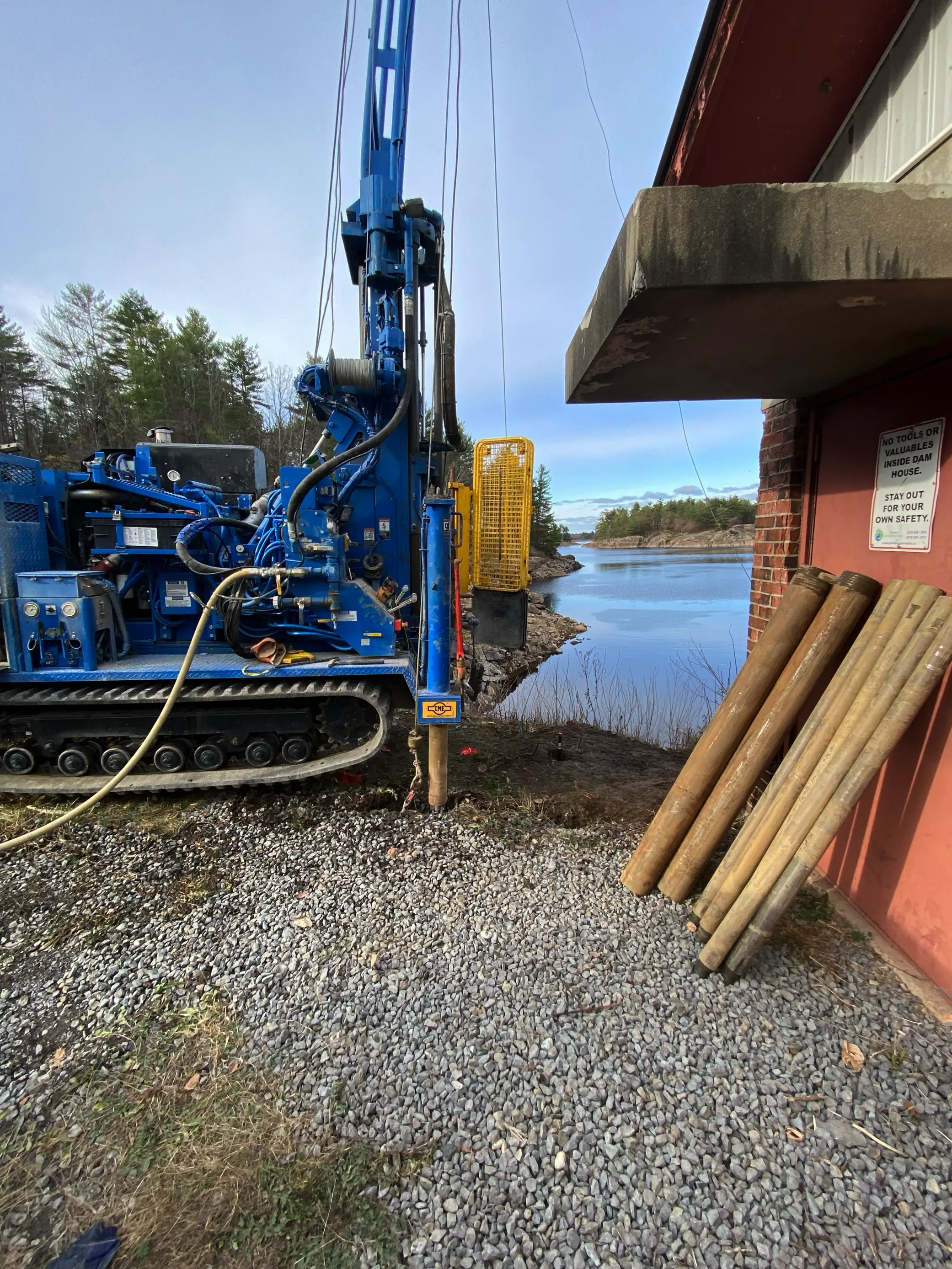 GEO crew working a borehole with rotary tooling