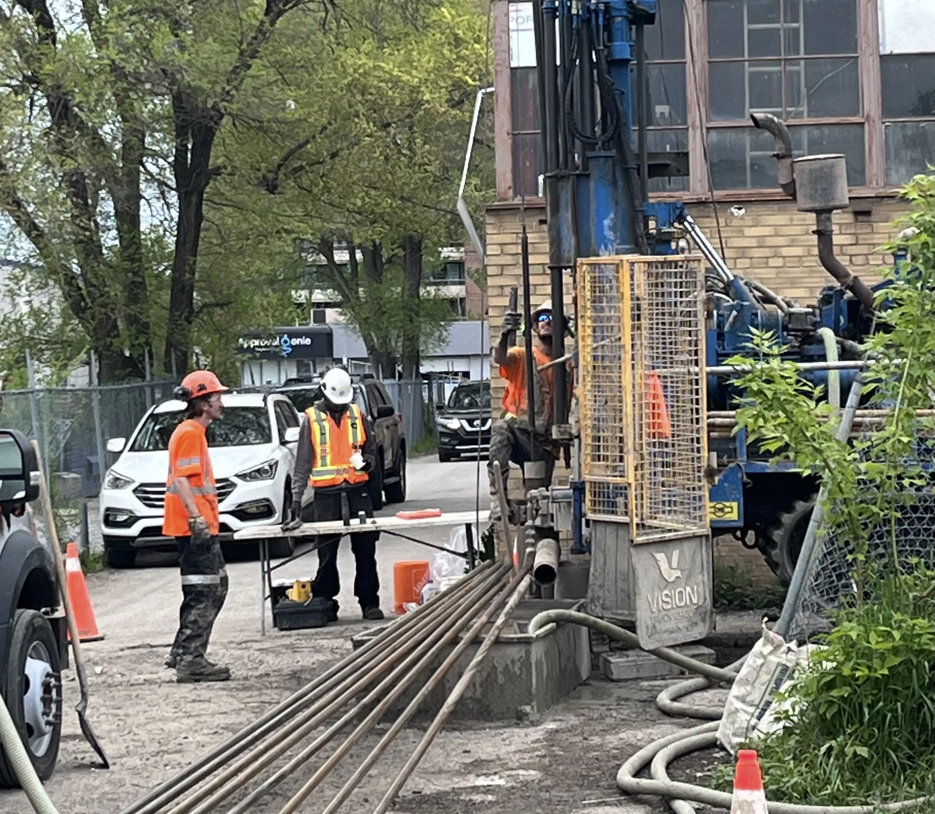 Mud rotary drilling returning cuttings from a borehole